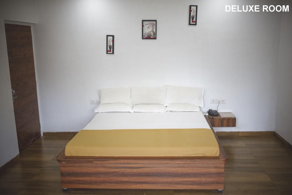 White House Beach Resort Nagaon  Eksteriør bilde